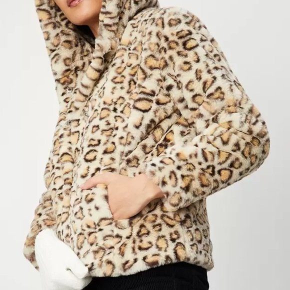 Women's Faux Fur Leopard Print Bomber Jacket with Hoodie - Zipper - Side Pockets